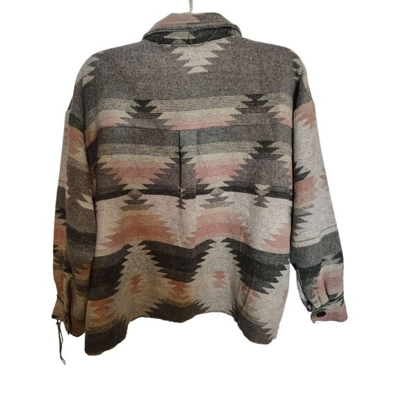 Veveret Large Cropp Flannel Shacket Jacket Aztec Southwest Frayed Hem Pink Gray - Picture 2 of 5